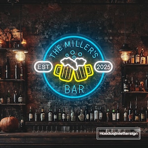 Puede incluir: Un letrero de neón para "The Miller's Bar" con un diseño azul y amarillo. El letrero presenta dos jarras de cerveza, el texto "EST 2025" y el nombre del bar en un diseño circular. El fondo muestra un bar con botellas y luz tenue.