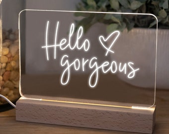 Bonjour magnifique coeur alimentation USB nom personnalisé citation veilleuse plaque gravée personnalisée LED lampe de table cadeau de mariage unique pour elle