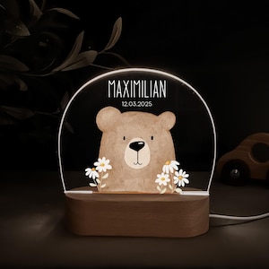 Personalisierte Nachtlampe mit Holzsockel und Acrylglas, bedruckt mit bunten HejHanni-Motiven und Wunschnamen. Dimmbares Kinderzimmerlicht – ideales Geschenk zur Geburt, Taufe oder zum Geburtstag.
