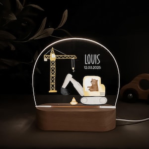 Personalisierte Nachtlampe mit Holzsockel und Acrylglas, bedruckt mit bunten HejHanni-Motiven und Wunschnamen. Dimmbares Kinderzimmerlicht – ideales Geschenk zur Geburt, Taufe oder zum Geburtstag.