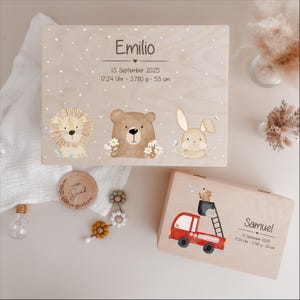 Personalisierte Holz-Erinnerungskiste mit HejHanni-Motiv und Wunschnamen. Bedruckt mit lebensmittelechter, Greenguard Gold zertifizierter Tinte – perfekt als Geschenk zur Geburt, Taufe oder für besondere Erinnerungen.