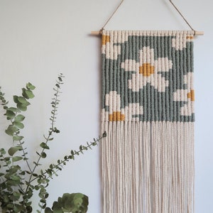 Macrame Wall Hanging / Daisy Flower Floral / Woven Hanging / Gallery Wall / Boho Home Decor / Bohemian Style / Baby Nursery Decor / Mustard