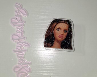 Funny girl face disgusted disturbed magnetic grip