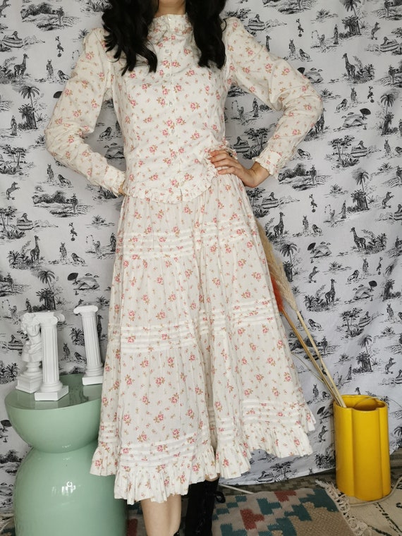 Laura Ashley Set of the 70s