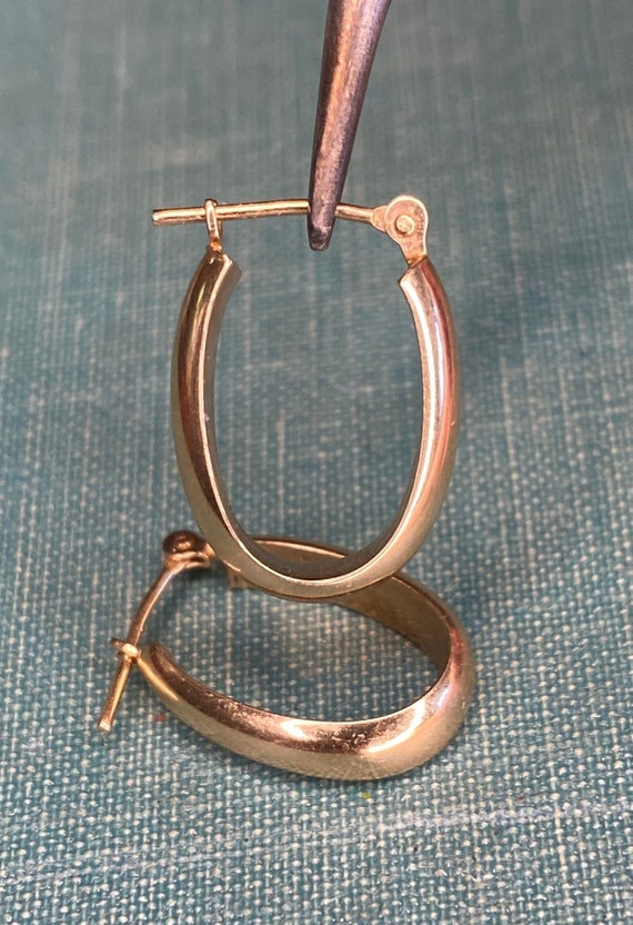 Vintage 14k Gold Oval Hoop Earrings