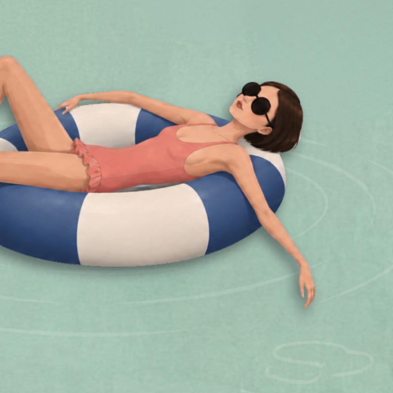 Pu&ograve; includere: Un'illustrazione digitale di una persona con capelli castani corti, occhiali da sole neri rotondi e un costume intero color corallo con bordi arricciati, che galleggia su un grande salvagente gonfiabile a righe blu e bianche.