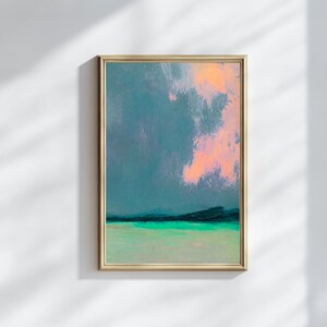 K&ouml;nnte beinhalten: Abstrakte Landschaftsmalerei in einem goldenen Rahmen. Das Kunstwerk zeigt einen t&uuml;rkisfarbenen Himmel mit einer rosa Wolke, eine dunkelgr&uuml;ne Horizontlinie und einen hellgr&uuml;nen Vordergrund. Das Gem&auml;lde ist an einer wei&szlig;en Wand befestigt.