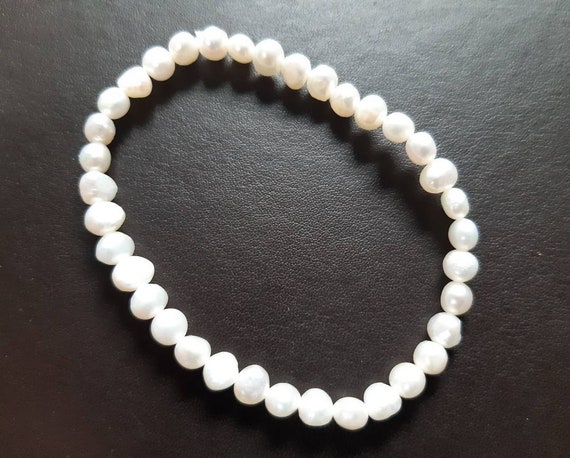 Benefits of Wearing a Pearl Stone (Moti)