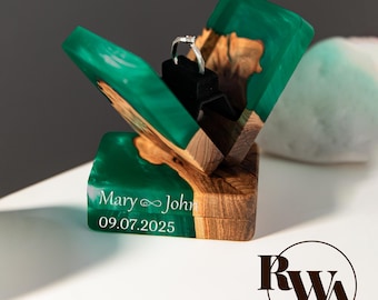 FLIP – Luxury Green Ring Box from Epoxy & Wood. Custom Engagement Ring Box. Engraved gift for girlfriend
