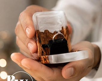 FLIP: verlovingsringdoos van epoxy en hout. Uniek dun ringetui voor zak. Uniek jubileumcadeau voor haar