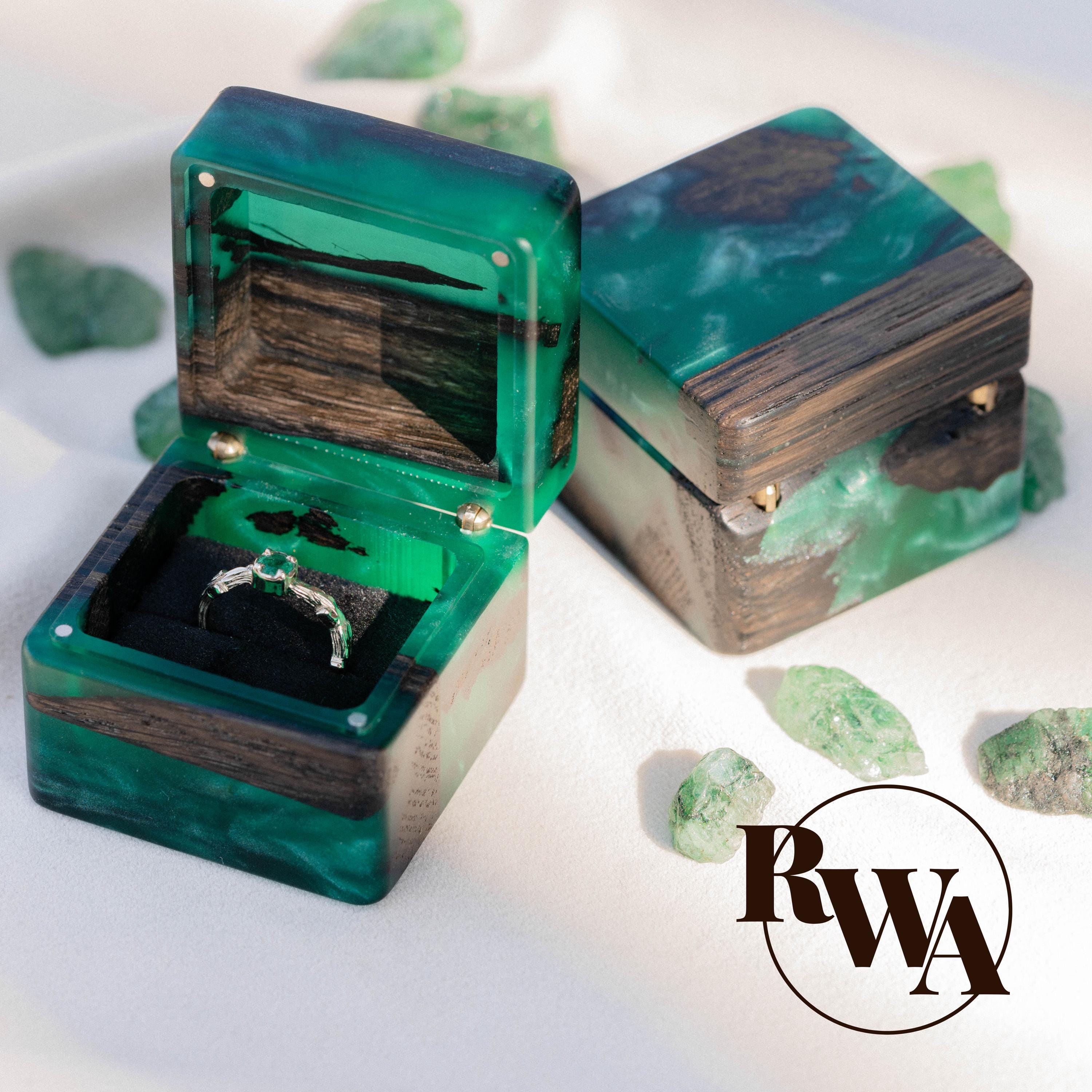 MUSE – Black wood and emerald resin ring box. Art green epoxy engagement ring box proposal. Small jewelry box. Ring bearer gift box