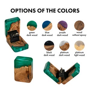 Op de afbeelding: Een collectie ringdoosjes gemaakt van hout en gekleurde epoxyhars, gelabeld OPTIONS OF THE COLORS. De weergave toont variaties waaronder groene, blauwe, paarse, zwarte en platina epoxy met donker of licht hout, plus een optie zonder epoxy.