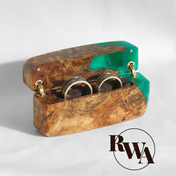 BLITZ - Eheringbox mit Gravur. Epoxid & Holz doppelte grüne Ringbox als sentimentales Geschenk für die Frau