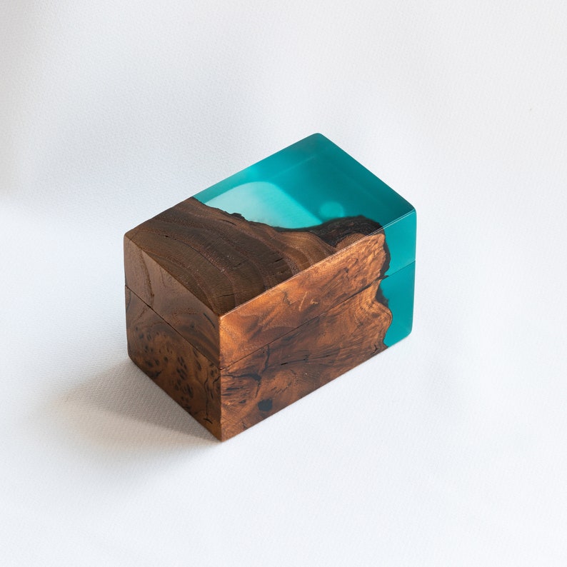 CHORD Aquamarine Resin & Wood Engagement ring box for Proposals. Luxury ring bearer box for wedding. Unique gift for her Aqua blue/ two rings