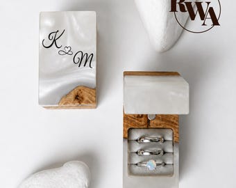 CHORD – Luxe ringdoos met 3 vakjes, gemaakt van epoxy en hout. De doos is voorzien van een gepersonaliseerde gravure met trouwdetails.