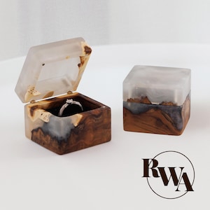 MUSE – Scatola per anello di fidanzamento e matrimonio per proposta. Piccola scatola per anello in legno con resina epossidica, custodia per anello speciale