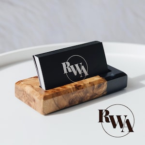 ORIGINEEL: kaartdisplay van Resin & Wood voor de receptie. Aangepaste visitekaartjeshouder als cadeau-ideeën voor leraar