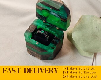 METEORITE – Emerald Resin & Black wood engagement ring box faceted. Unique green ring box proposal. Gothic jewelry ring box