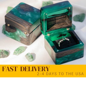 MUSE – Black wood and emerald resin ring box. Art green epoxy engagement ring box proposal. Small jewelry box. Ring bearer gift box