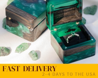 MUSE – Black wood and emerald resin ring box. Art green epoxy engagement ring box proposal. Small jewelry box. Ring bearer gift box