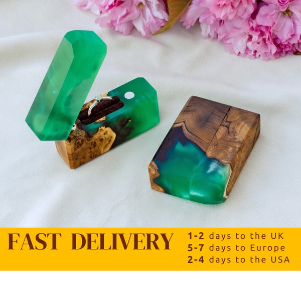 FLASH – Wood & Emerald Resin Ring box proposal. Art epoxy slim engagement ring box green. Wooden ring holder. Handmade jewelry ring box