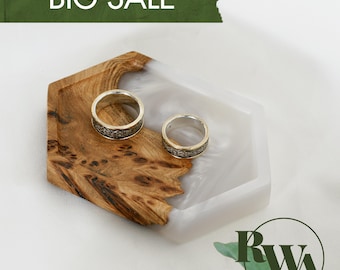 INFINITY – Custom Resin & Wood Ring Dish as sentimental gift. Unqiue Trinket Tray wedding details