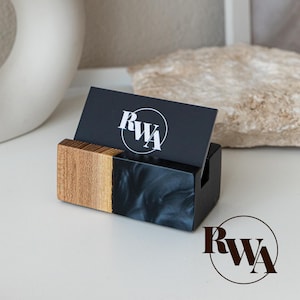 ELEMENT - Visitenkartenhalter aus Kunstharz & Holz. Einzigartige Kartenaufbewahrung aus Holz als Schreibtisch Organizer. Personalisierte Geschenke für Mitarbeiter, Vorgesetzten Geschenk
