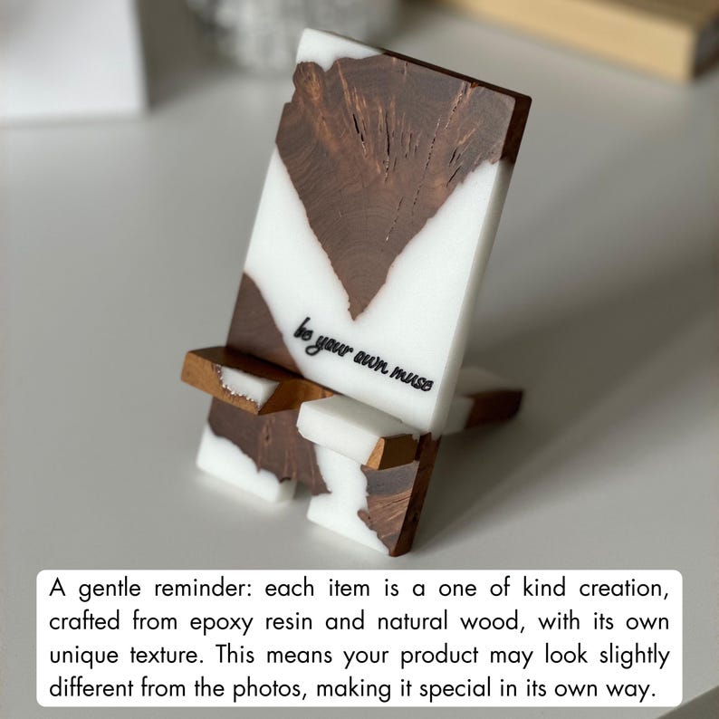 SMART - Holz Handy-Halter für die Geschenke der Arbeit von zu Hause aus. Epoxidharz Handyständer als Geschenk zum neuen Job Bild 4