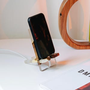 SMART - Holz Handy-Halter für die Geschenke der Arbeit von zu Hause aus. Epoxidharz Handyständer als Geschenk zum neuen Job Bild 16