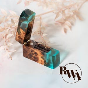 FLASH – Aquamarine Epoxy Resin and Wood Engagement Ring Box. Unique proposal ring box for her, personalized ring box