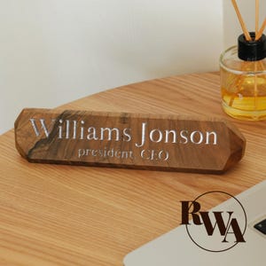 Schreibtisch Namensschild aus Holz. Personalisiertes neues Job Geschenk für Schulleiterin oder Schulleiterin. Büro Schreibtisch Accessoires als Glückwunsch Geschenk