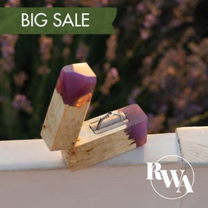 FLASH – Purple Proposal Ring box. Personalized engagement ring box of epoxy and wood. Unique ring box for promise ring