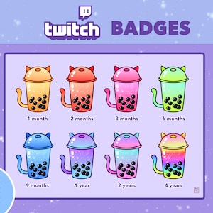 Puede incluir: Un conjunto de ocho insignias de canal de Twitch que representan a un gato de dibujos animados sosteniendo una taza de boba. Las insignias son de diferentes colores y representan diferentes hitos de suscripción, desde 1 mes hasta 4 años.