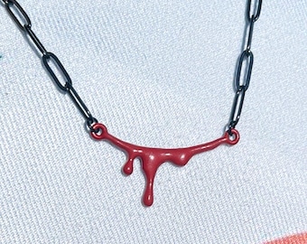 Collar gótico y glamuroso