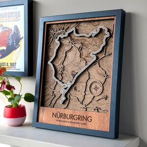 3D-muurkunst met houten banen op de Nürburgring Aanpasbaar