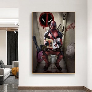 Puede incluir: Una pintura digital de Deadpool sentado en un inodoro, leyendo un c&oacute;mic. La portada del c&oacute;mic presenta a Deadpool. Las paredes del ba&ntilde;o est&aacute;n cubiertas de grafitis, incluidas las palabras "W.W. CABLE DEADPOOL".