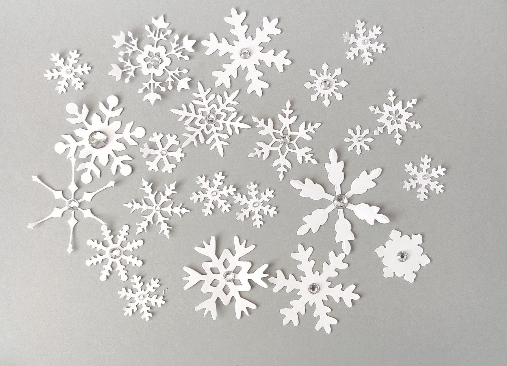 VALICLUD Spilla Fiocco Di Neve Natalizia Con Strass – Elegante Accessorio A Forma Di Fiocco Di Neve Per Donne, Idea Regalo Feste E Maglioni