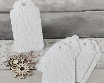Pack of 12 White Snowflake Embossed Gift Tags for Presents Table Decor Favour Tags
