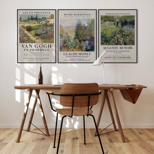 Peut inclure: Trois impressions d'art encadr&eacute;es repr&eacute;sentant des peintures impressionnistes. L'impression de gauche montre une sc&egrave;ne de paysage avec le texte "Van Gogh en Provence" et "Pavillon de Vendome". L'impression du milieu montre une sc&egrave;ne de paysage avec le texte "Claude Monet" et "35 Oeuvres Nouvelles". L'impression de droite montre une sc&egrave;ne de paysage avec le texte "Auguste Renoir" et "Musee de l'Orangerie".