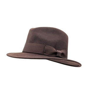 Fedora hat

Classic fedora

Men’s fedora hat

Indiana Jones fedora

1940s fedora hat

Retro fedora hat

Material & build

Wool fedora hat

Crushable fedora

Packable fedora hat

Soft wool felt fedora

Style & details

Vintage fedora

Wide brim fedora

Pinch crown fedora

Grosgrain band fedora

Classic ribbon band hat

Use & occasions

Travel fedora

Outdoor fedora hat

Everyday fedora

Film-inspired fedora