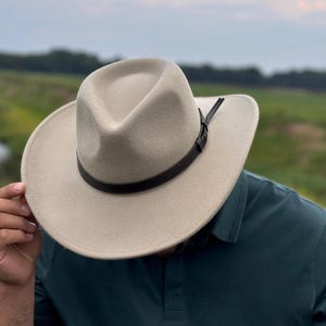 手作りウールフェルトカウボーイハット：硬いつばのウエスタンスタイル