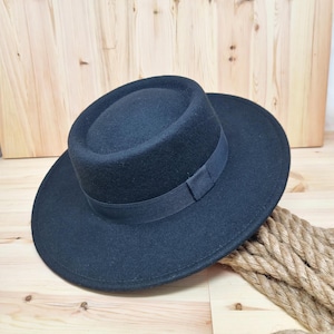 Gepersonaliseerde bolero brede rand wolvilt cloche hoed vintage ronde verstelbare zwarte band aanpasbare branding ijzer elegante cloche hoed stijl