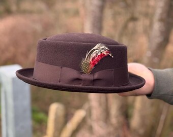 Vintage Ruth Kropveld Wool Cloche Hat: Red & Fuschia, Made  display picture 2