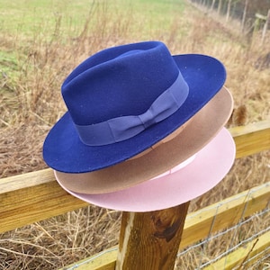 Classic Wide Stiff Brim Snap-Brim Fedora Hat – 100% Premium Wool with Authentic Grosgrain