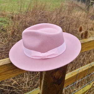 Classic Wide Stiff Brim Snap-Brim Fedora Hat – 100% Premium Wool with Authentic Grosgrain