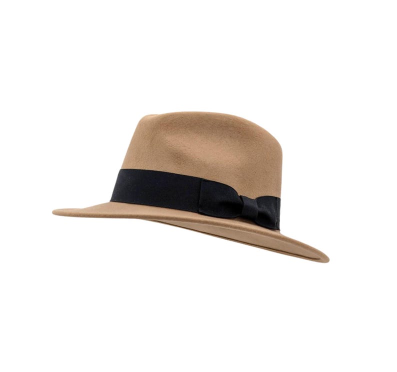 Fedora hat

Classic fedora

Men’s fedora hat

Indiana Jones fedora

1940s fedora hat

Retro fedora hat

Material & build

Wool fedora hat

Crushable fedora

Packable fedora hat

Soft wool felt fedora

Style & details

Vintage fedora

Wide brim fedora

Pinch crown fedora

Grosgrain band fedora

Classic ribbon band hat

Use & occasions

Travel fedora

Outdoor fedora hat

Everyday fedora

Film-inspired fedora