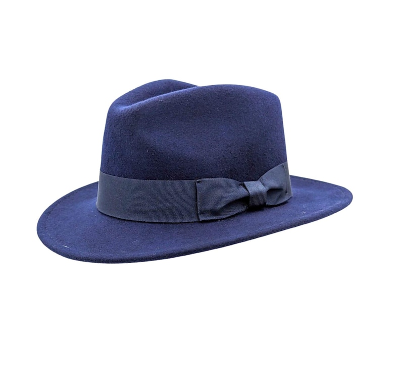 Fedora hat

Classic fedora

Men’s fedora hat

Indiana Jones fedora

1940s fedora hat

Retro fedora hat

Material & build

Wool fedora hat

Crushable fedora

Packable fedora hat

Soft wool felt fedora

Style & details

Vintage fedora

Wide brim fedora

Pinch crown fedora

Grosgrain band fedora

Classic ribbon band hat

Use & occasions

Travel fedora

Outdoor fedora hat

Everyday fedora

Film-inspired fedora