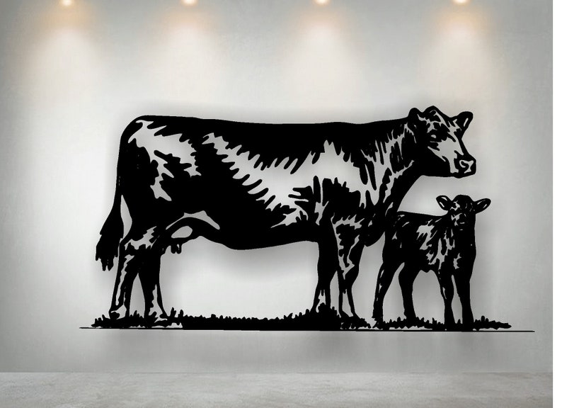 Peut inclure: Silhouette noire et blanche d'une vache et d'un veau debout c&ocirc;te &agrave; c&ocirc;te. La vache est plus grande et a un design plus d&eacute;taill&eacute; que le veau.