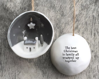 Le plus beau Noël de toute la famille est emballé - Boule de Noël en porcelaine de l'Est de l'Inde | Porcelaine | Noël | Souvenir | Noël | Festif