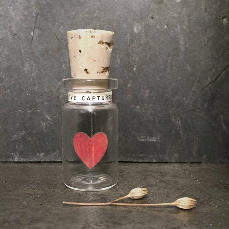 Decoration GIFT Glass bottle /'You/'ve captured my heart/' by East of India VALENTINES Keepsake
